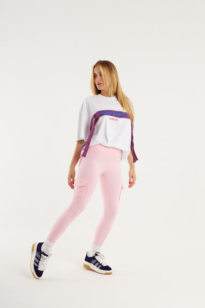 T-shirt over in cotone bianco e laccio fucsia/blu