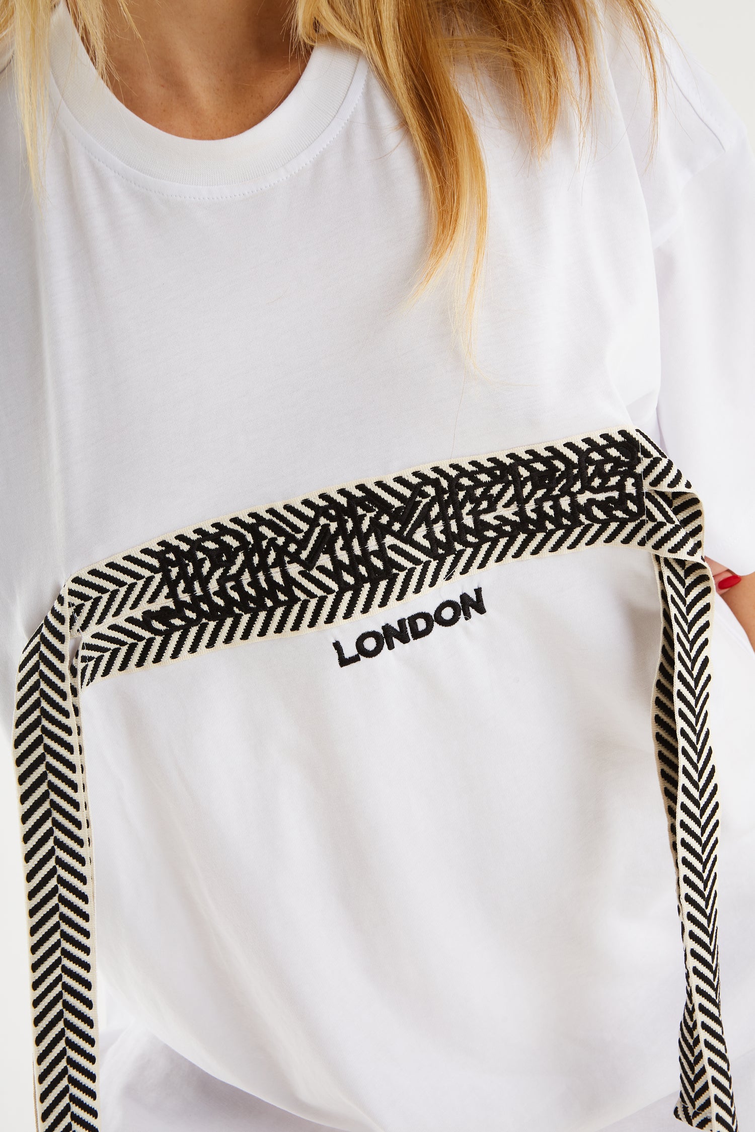 T-shirt over in cotone bianco laccio bianco nero